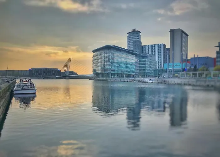 2br Duplex In Salford Mcr Sleeps4 Video In Photos 맨체스터