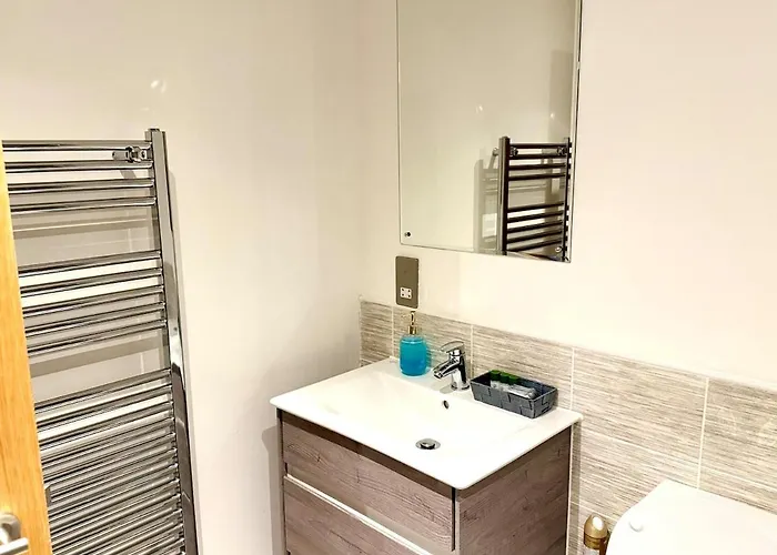 2br Duplex In Salford Mcr Sleeps4 Video In Photos *