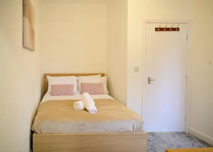 Aqua Springs, 2 Bedroom Sofa Bed, Sleeps 6, 1st Floor Apartment, Near Didsbury 아파트 맨체스터