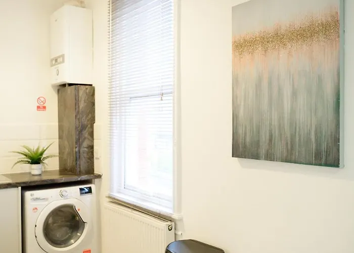 Aqua Springs, 2 Bedroom Sofa Bed, Sleeps 6, 1st Floor Apartment, Near Didsbury Apartment Manchester