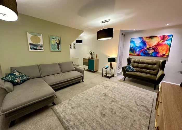 Getaway - 3br Near Etihad & Ao Arena - Sleeps 6 *