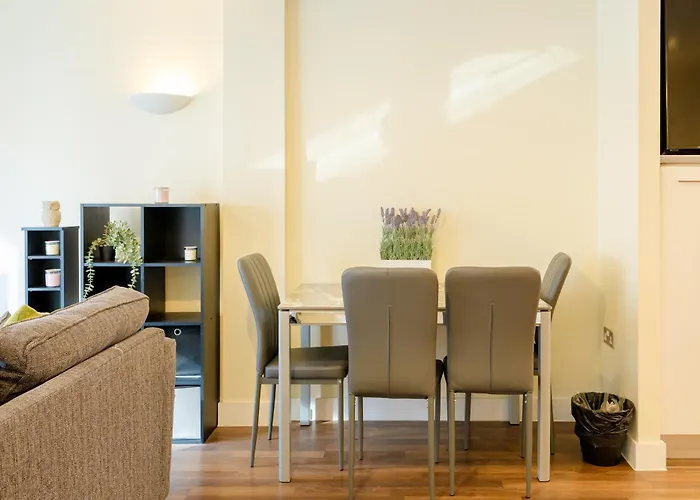 Luxury 2 Bed Ensuite Apartment In Deansgate 1 Min Walk To Commercial Area