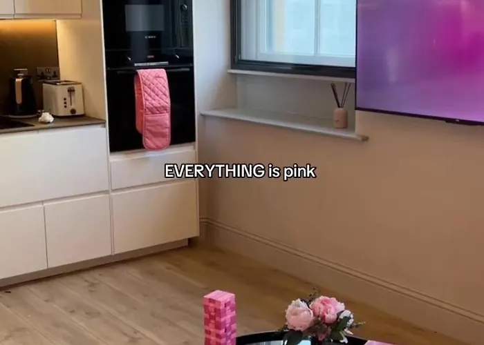 Pretty Pink Posh Penthouse * Manchester