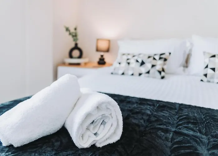 2 Bed 2 Bath Close To Ctre Sleeps 5 -free Parking 아파트 *