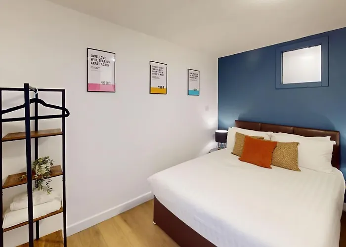 3br, Song Lyrics Theme, Self Check-in * 맨체스터