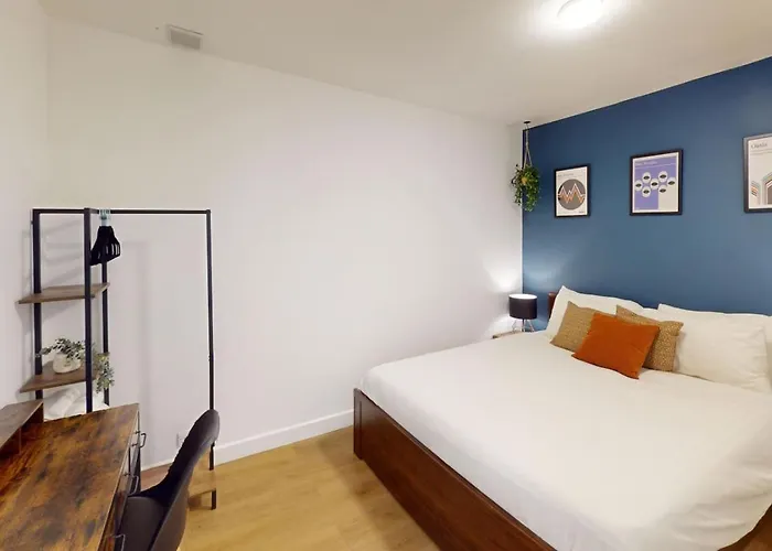 아파트 3br, Song Lyrics Theme, Self Check-in *