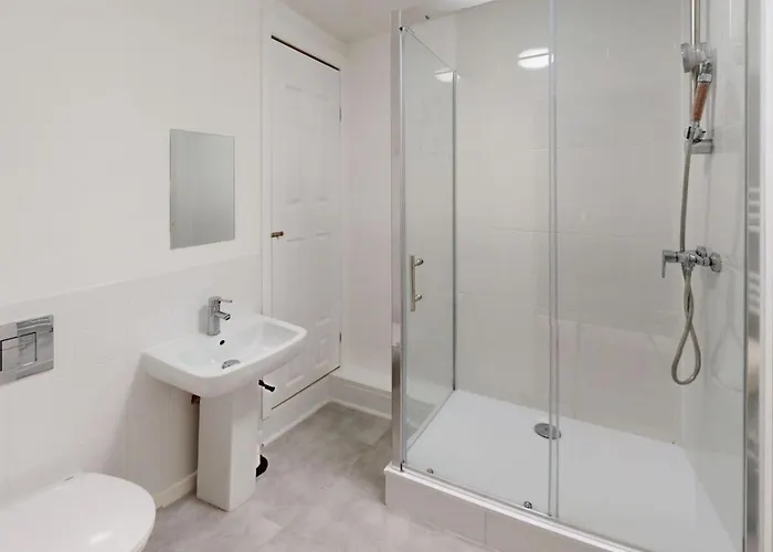 Appartement 3br, Song Lyrics Theme, Self Check-in Manchester