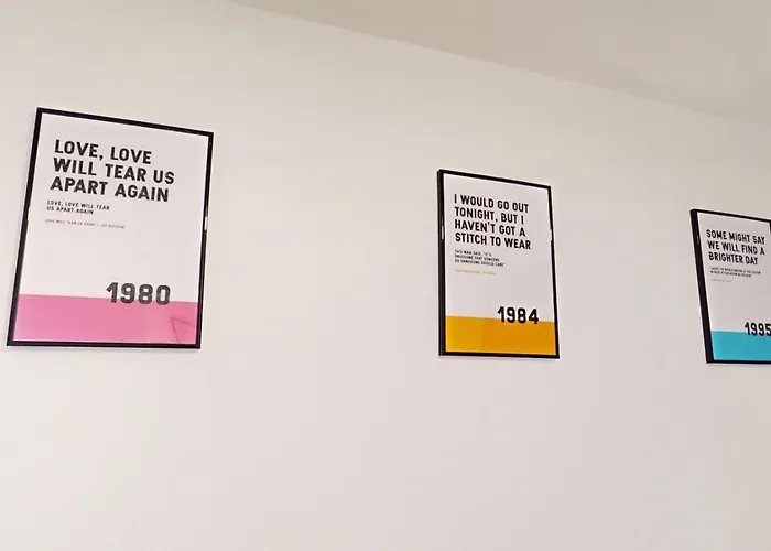 Appartement 3br, Song Lyrics Theme, Self Check-in Manchester