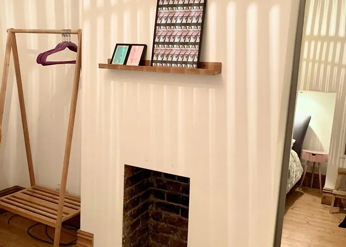 Stylish Comfortable With Free Parking Manchester