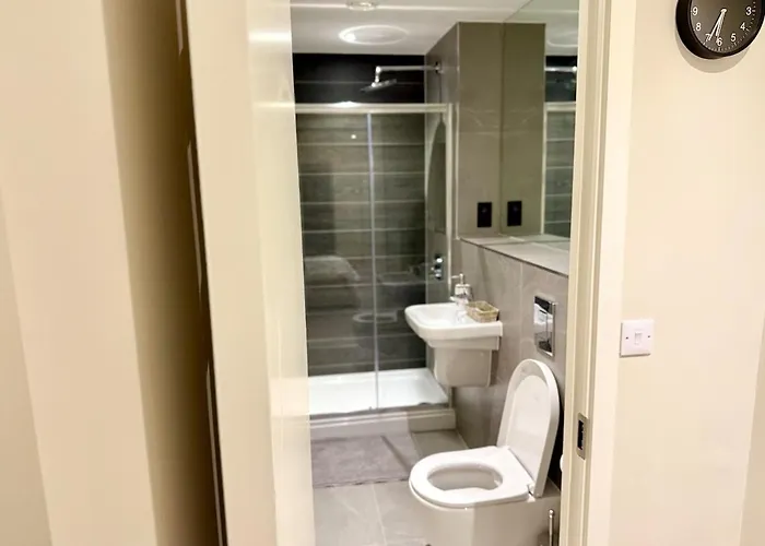 Elegant 2-bed 2-bath In With Balcony * מנצ'סטר