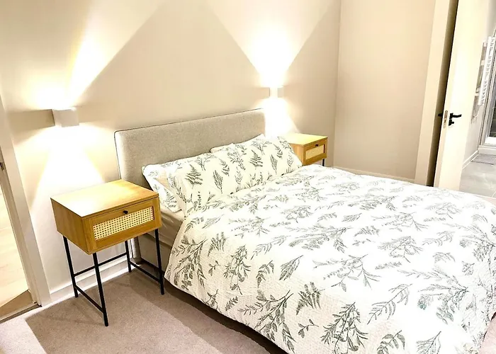 Elegant 2-bed 2-bath In With Balcony * 맨체스터