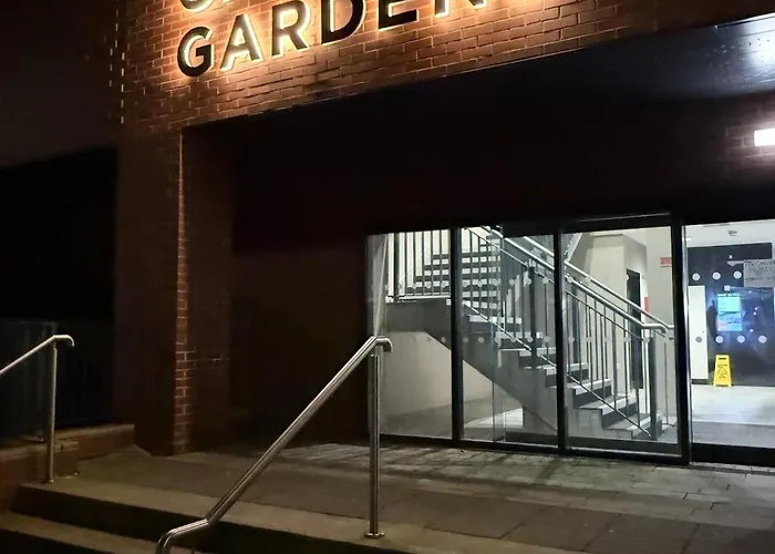 Elegant 2-bed 2-bath In With Balcony *