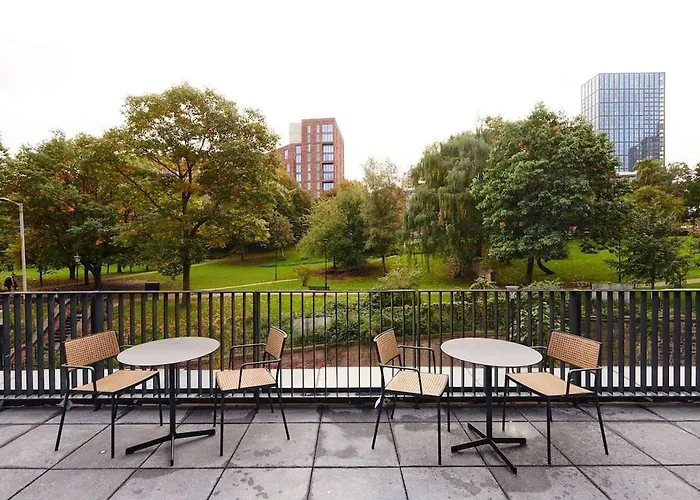 Spacious Terrace Gym Free Parking Manchester