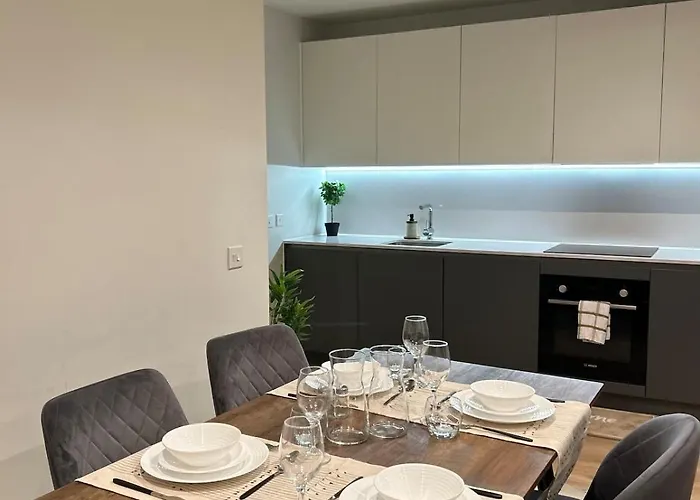 Spacious Terrace Gym Free Parking *