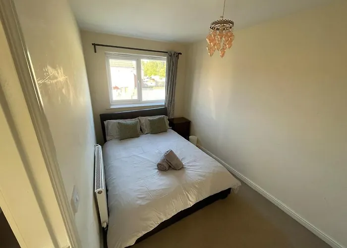 Large 3-bed House Near Etihad & Coop Live *