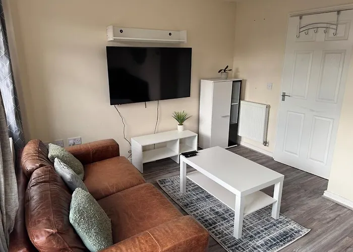 Large 3-bed House Near Etihad & Coop Live