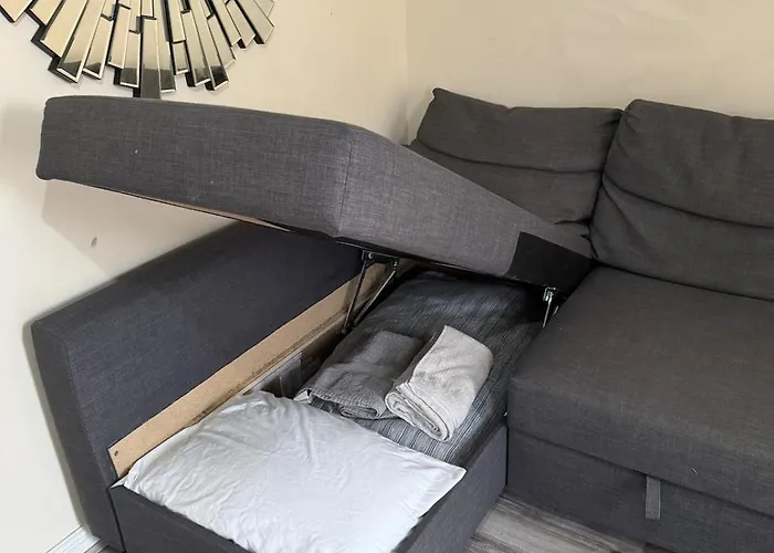 Large 3-bed House Near Etihad & Coop Live *