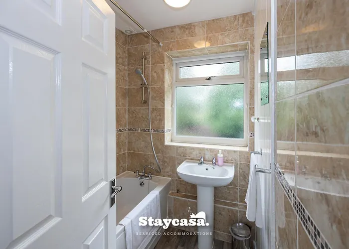 Spacious Cosy Cove With Large Driveway And Garden *