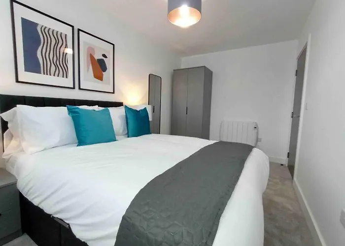 Luxury 2 Bed 2 Bath Flat Near Old Trafford *