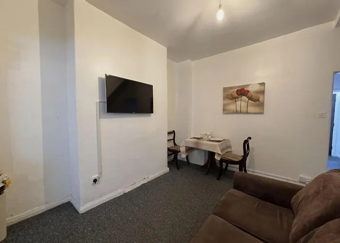 Amazing And Immaculate 2-bed House In