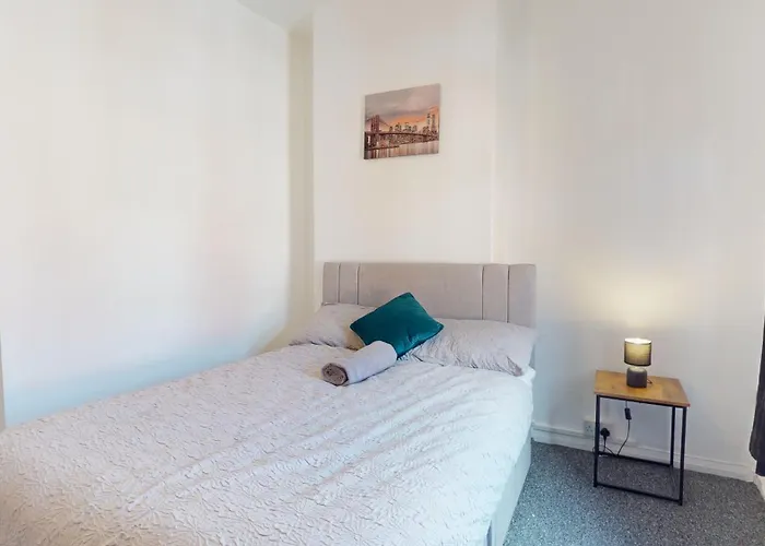 Amazing And Immaculate 2-bed House In Dom wakacyjny *