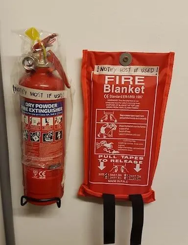 An Oasis Of Calm Next To M'cr Centre + Parking *