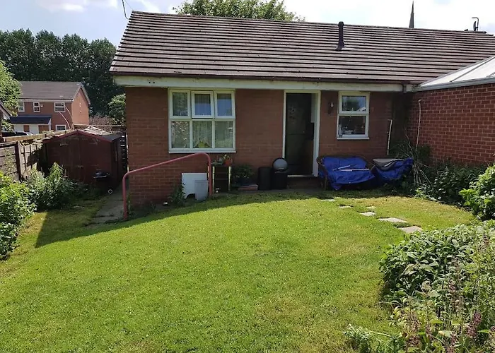 An Oasis Of Calm Next To M'cr Centre + Parking