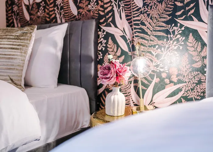 Newly Renovated 5 Bedroom Home-manchester Feriehus