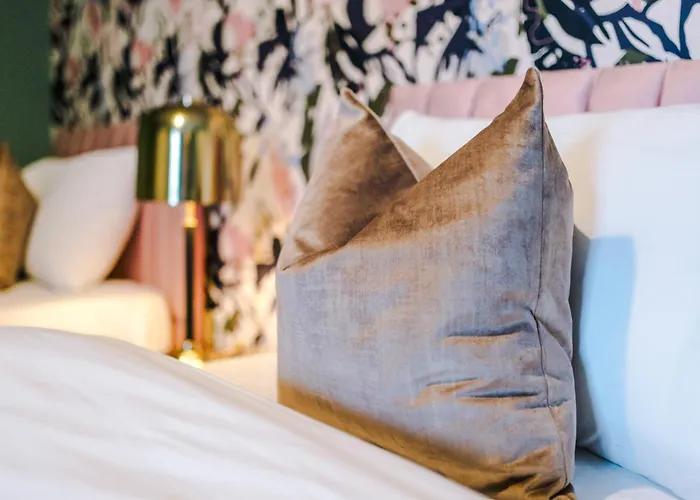 Newly Renovated 5 Bedroom Home-manchester Holiday home