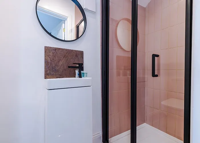 Newly Renovated 5 Bedroom Home-manchester *