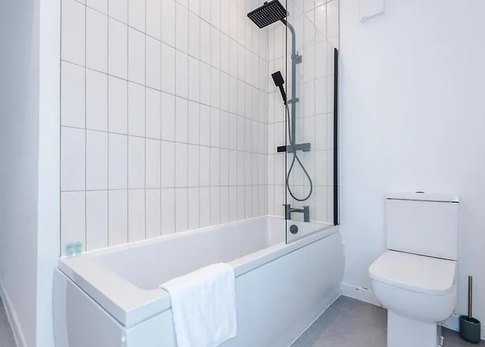 Newly Renovated 5 Bedroom Home-manchester Casa de Férias