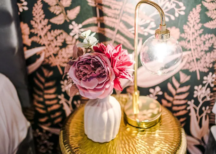 Newly Renovated 5 Bedroom Home-manchester Feriehus Manchester