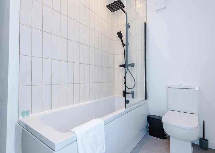 Feriehus Newly Renovated 5 Bedroom Home-manchester Manchester