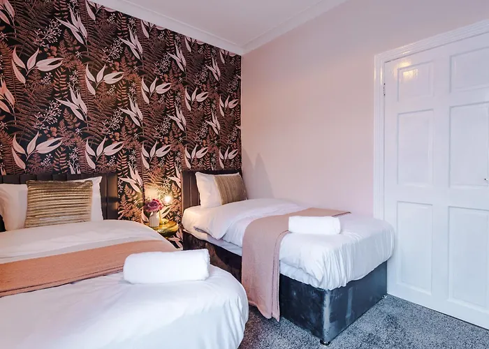 Newly Renovated 5 Bedroom Home-manchester Holiday home Manchester