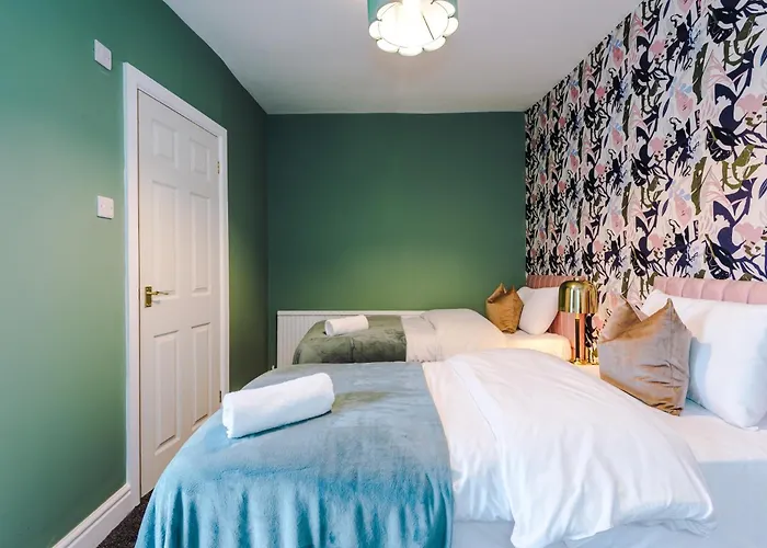 Newly Renovated 5 Bedroom Home-manchester *