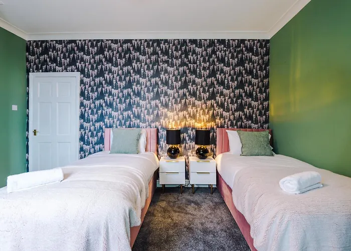 Newly Renovated 5 Bedroom Home-manchester * Manchester