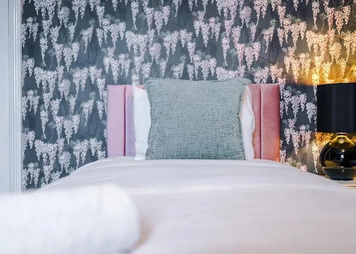 Newly Renovated 5 Bedroom Home-manchester Casa de Férias