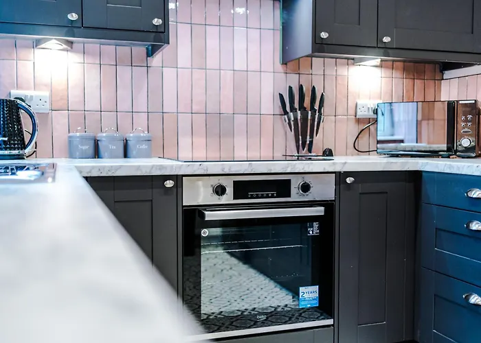 Newly Renovated 5 Bedroom Home-manchester Holiday home Manchester