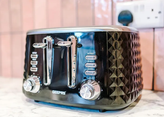 Holiday home Newly Renovated 5 Bedroom Home-manchester Manchester