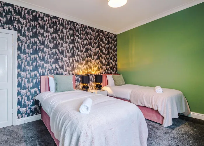 Newly Renovated 5 Bedroom Home-manchester *