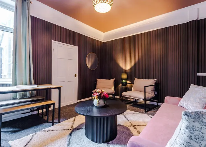 Newly Renovated 5 Bedroom Home-manchester * Manchester