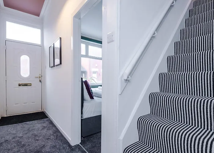 Newly Renovated 5 Bedroom Home-manchester Manchester