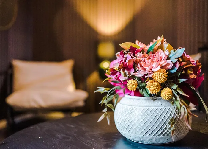 Newly Renovated 5 Bedroom Home-manchester