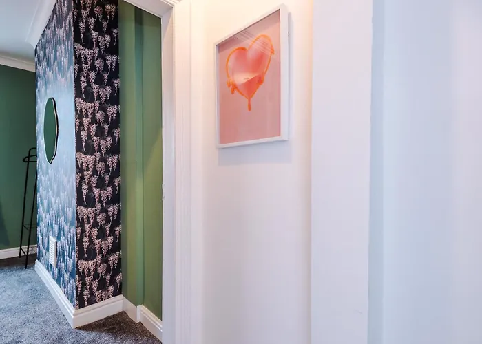 Newly Renovated 5 Bedroom Home-manchester *