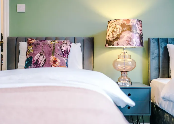 Newly Renovated 5 Bedroom Home-manchester Feriehus