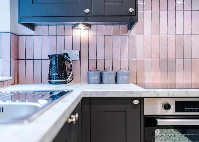 Holiday home Newly Renovated 5 Bedroom Home-manchester *