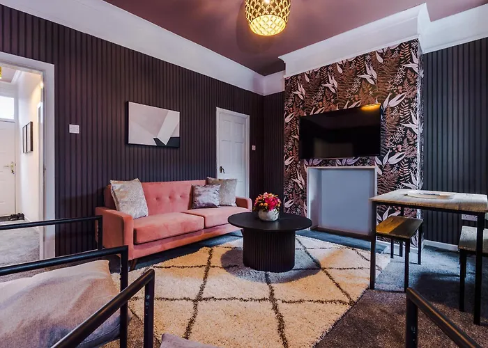 Newly Renovated 5 Bedroom Home-manchester Casa de Férias Manchester