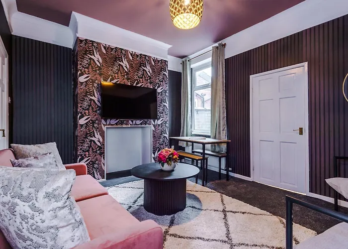 Newly Renovated 5 Bedroom Home-manchester Manchester