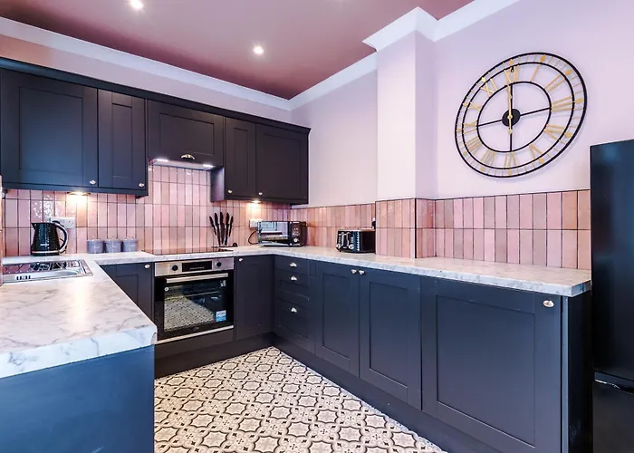 Newly Renovated 5 Bedroom Home-manchester Holiday home *