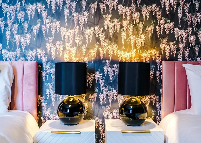 Newly Renovated 5 Bedroom Home-manchester * Manchester